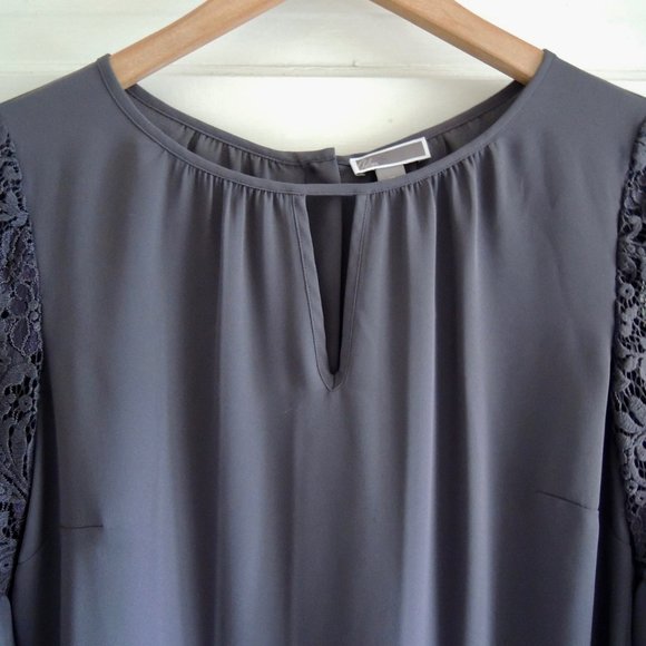 Chelsea28 Gray Crochet Lace Bell Sleeve Button Back Top XS *Runs L - Picture 5 of 10